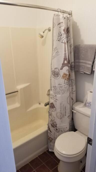 2 Queen Beds 220 *