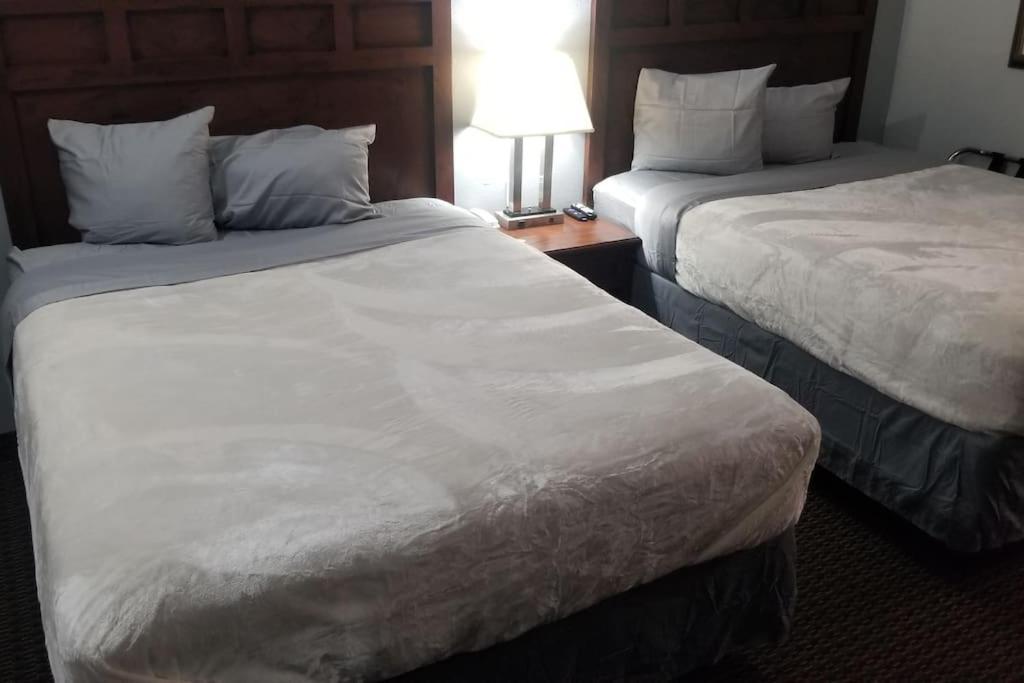 2 Queen Beds 220 Stillwater