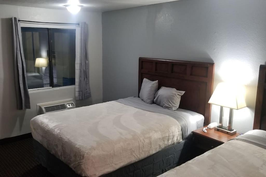 2 Queen Beds 220